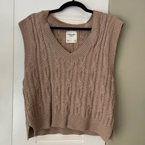 Abercrombie Women's Sweater Vest Size M
